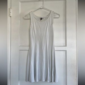 Size 6 white Divided dress! In good condition (not new).